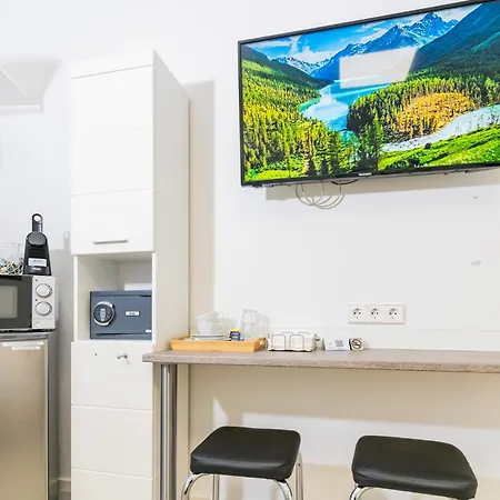 Private #3 With Queen Size, Ground Floor, Ac, 2min To Rab 람스타인-미젠바흐