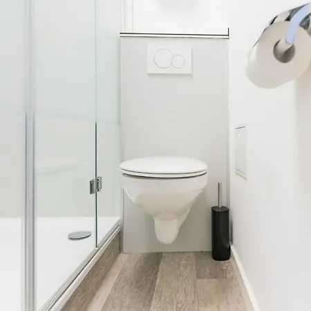 아파트 Private #3 With Queen Size, Ground Floor, Ac, 2min To Rab 람스타인-미젠바흐