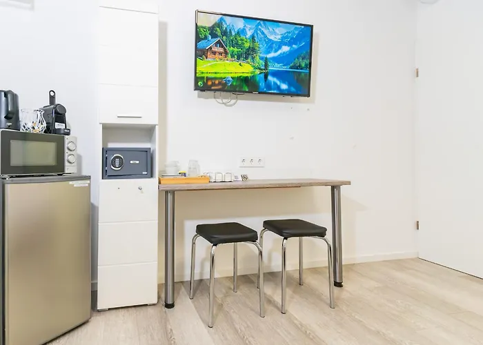 Appartamento Private #3 With Queen Size, Ground Floor, Ac, 2min To Rab Ramstein-Miesenbach